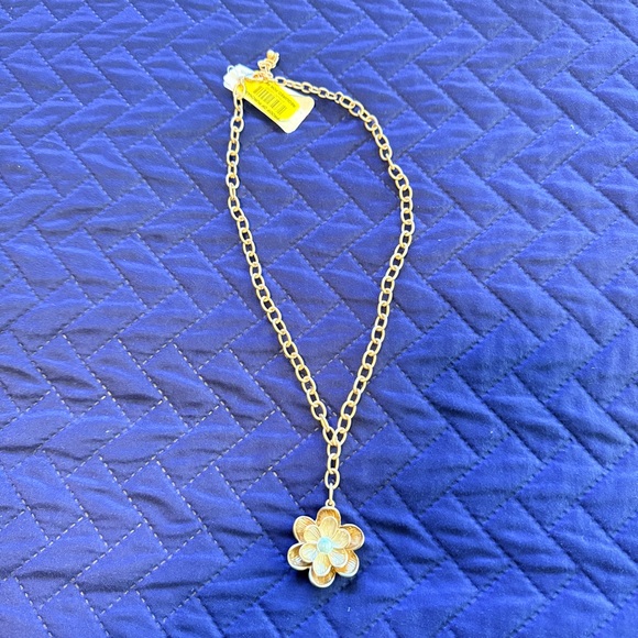 Matte Gold Flower & Pearl Pendant Necklace - Picture 2 of 4
